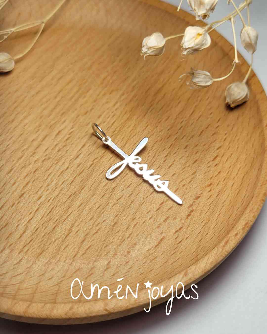 Colgante cruz Jesús diseño